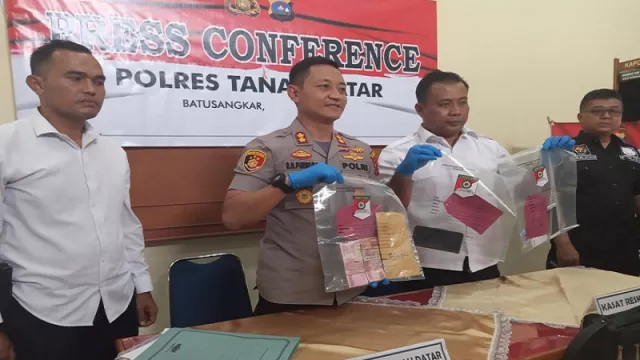 Polisi OTT Kadis Koperindag Kabupaten Tanah Datar - GenPI.co