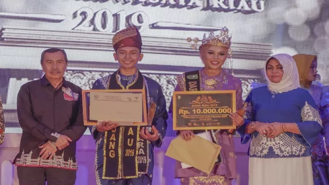 Pemenang Bujang Dara Riau 2019, Ini Pesan Gubernur Syamsuar   - GenPI.co