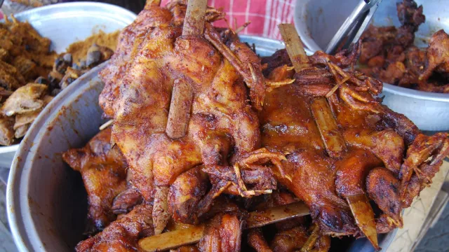 Kulik Rahasia Kenimatan Ayam Panggang Wonogiri di Pasar Jatisrono - GenPI.co