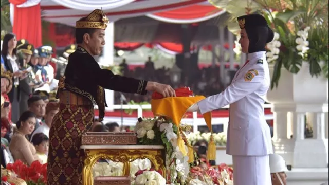 Bersama Menteri Kenakan Busana Adat, Jokowi Pilih Klungkung Bali - GenPI.co