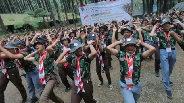 Di Gunung Pancar, Ratusan Pelajar ini Dididik Jadi Patriot - GenPI.co