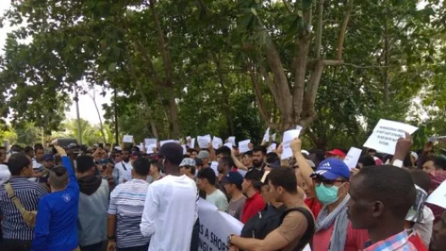 Ratusan Imigran Demo Kantor IOM Tanjungpinang - GenPI.co