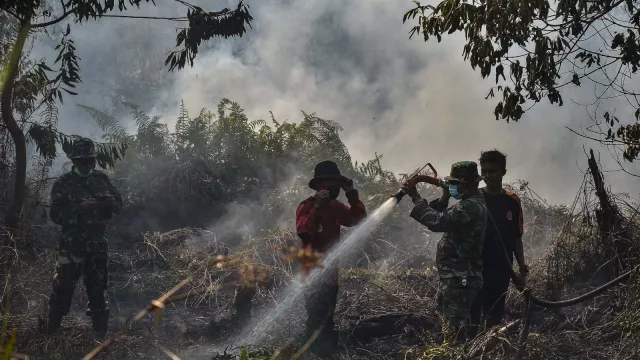 Idul Adha, Tim Satgas Tetap Berjibaku Padamkan Kebakaran Riau - GenPI.co