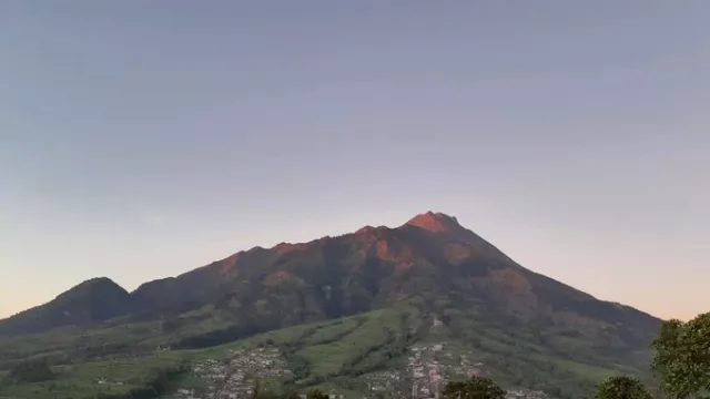 Rabu Pagi, Gunung Merapi Semburkan Awan Panas - GenPI.co