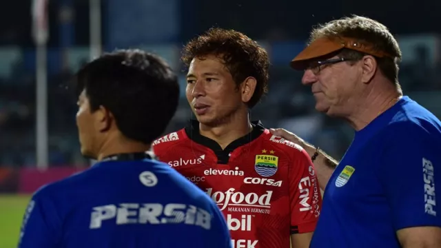 Imbang vs Borneo, Pelatih Persib Nilai Pemain Kehilangan Karakter - GenPI.co