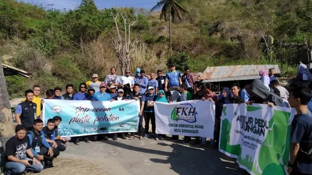 Gerakan Yuk Bersih Pantai, Gorontalo Angkut 4 Ton Sampah Plastik - GenPI.co