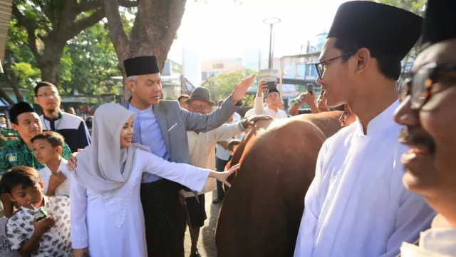 Ganjar Pranowo Siapkan 5.000 Besek untuk Sedekah Daging Kurbannya - GenPI.co
