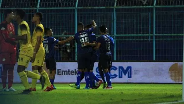 Liga 1 Arema vs Barito Putera, Singo Edan Mengaum di Kanjuruhan - GenPI.co