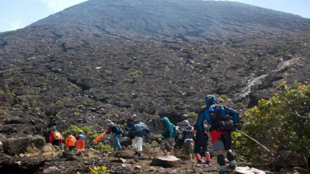 Pendaki Dilarang Gelar Upacara 17 Agustus di Puncak Gunung Slamet - GenPI.co