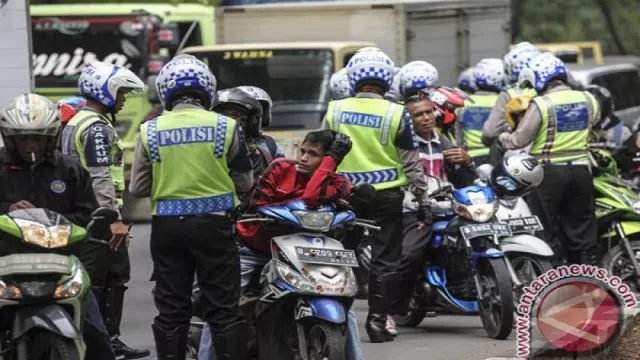 Ribuan Polisi Diterjunkan Razia Kendaraan - GenPI.co
