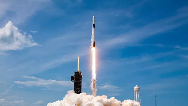 Pertama Kali! SpaceX Luncurkan Dua Astronout NASA ke Luar Angkasa - GenPI.co