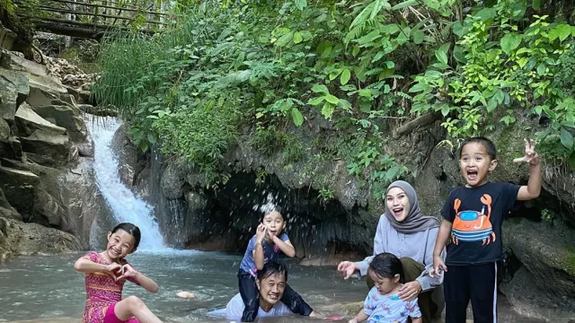 Air Terjun Kedung Pedut, Destinasi Favorit Keluarga Zaskia Mecca - GenPI.co Air Terjun Kedung Pedut, Destinasi Favorit Keluarga Zaskia Mecca - GenPI.co