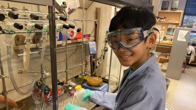 Ahli Kimia Berumur 14 tahun dari AS, Sudah Telurkan Satu Jurnal - GenPI.co