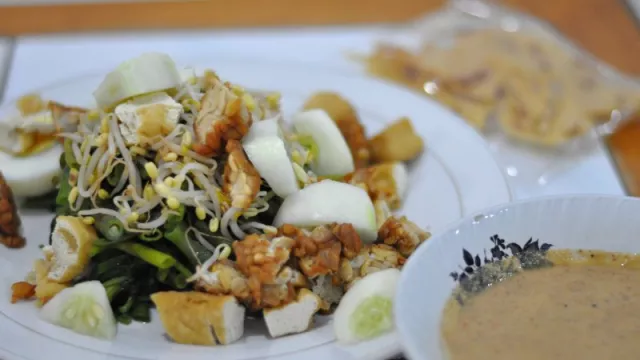 Ternyata Gado-gado Bukan Makanan Asli Indonesia - GenPI.co