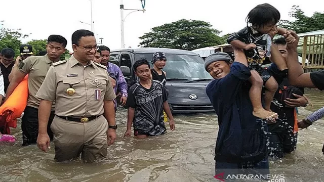 Anggota Dewan Sentil Anies Baswedan Soal Penanganan Banjir - GenPI.co
