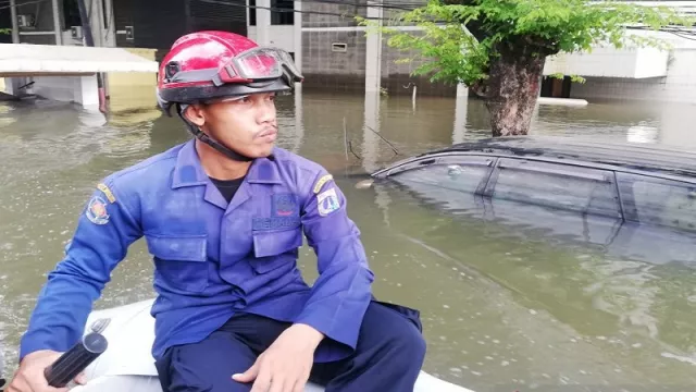 Banjir 2 Meter di Perumahan Green Ville Jakarta Barat Belum Surut - GenPI.co