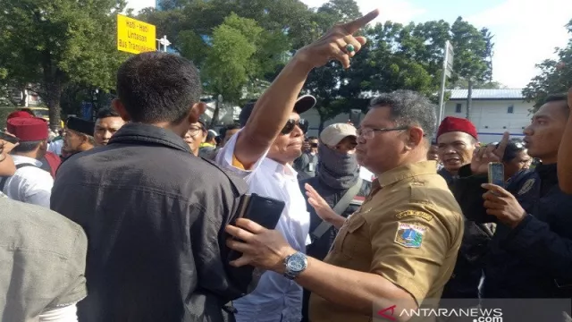 Pedemo Teriak Turunkan Anies - GenPI.co