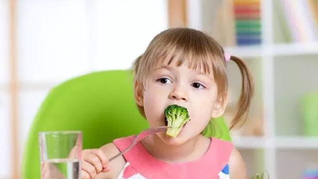 Jurus Pemungkas Agar Anak Mau Makan Sayur - GenPI.co