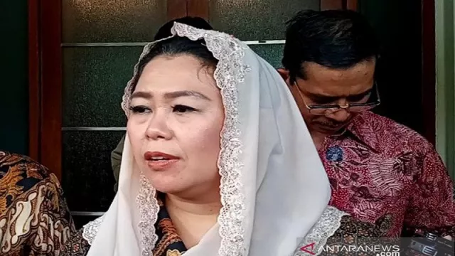 Semoga Yenny Wahid Bisa Melindungi Pramugari Garuda - GenPI.co