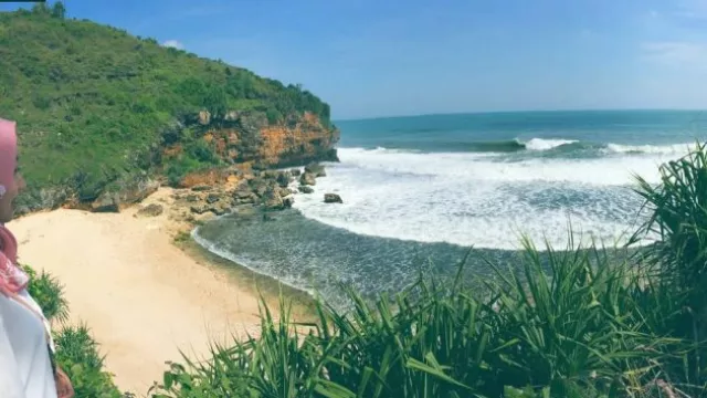 Bukan Edan, Tapi Pantai Ngeden Memang Superkeren - GenPI.co