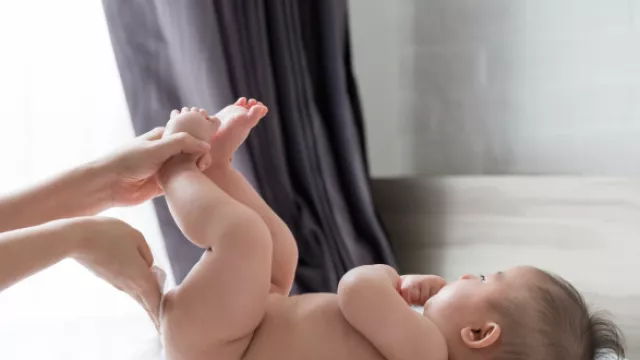 Sebelum Menggunakan Tisu Basah Pada Bayi Pastikan 3 Hal ini - GenPI.co