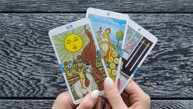 Aries, Taurus, Gemini, Cek Ramalan Tarot Horoskop Buat Kamu! - GenPI.co