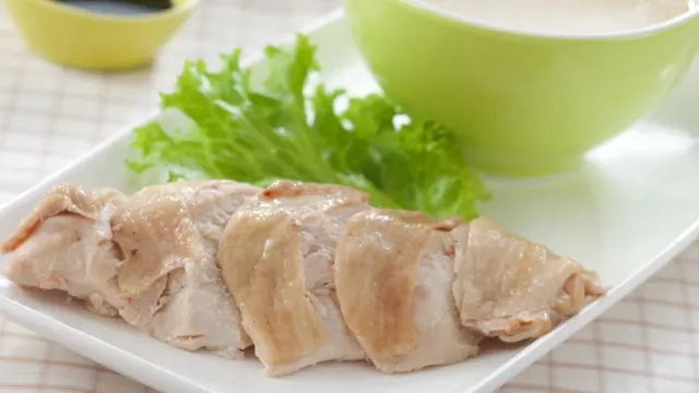 Untuk Hidangan Imlek, Yuk Masak Sendiri Ayam Rebus Pek Cam Kee - GenPI.co