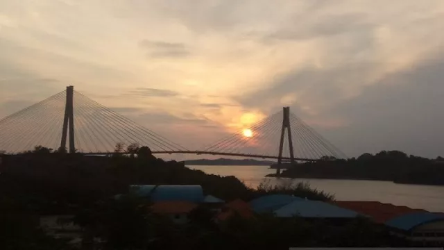 Indahnya Pemandangan Jembatan Raja Haji Fisabilillah di Batam - GenPI.co