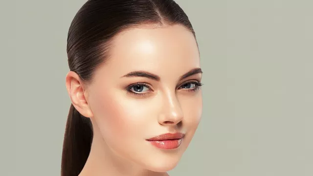 Muka Glowing Tapi karena Minyak? Entaskan dengan Produk Murah ini - GenPI.co