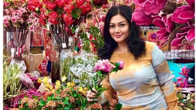 Bella Saphira Foto Dekat Bunga, Netizen: Kembang Kalah Cantik - GenPI.co