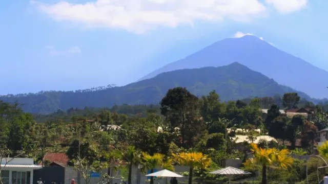 Ben Dina Toya Purbalingga, Kolam Renang dengan Pemandangan Super - GenPI.co