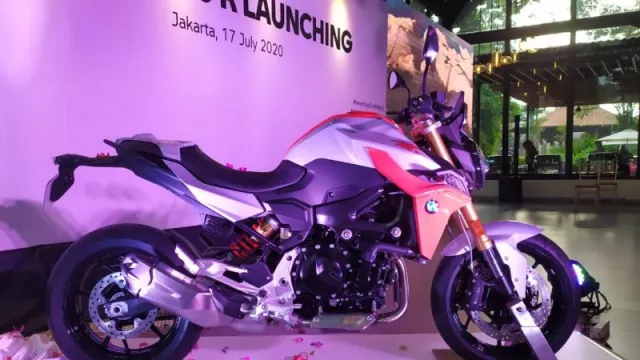 BMW Luncurkan Naked Bike 900 CC Seharga Mobil MPV - GenPI.co