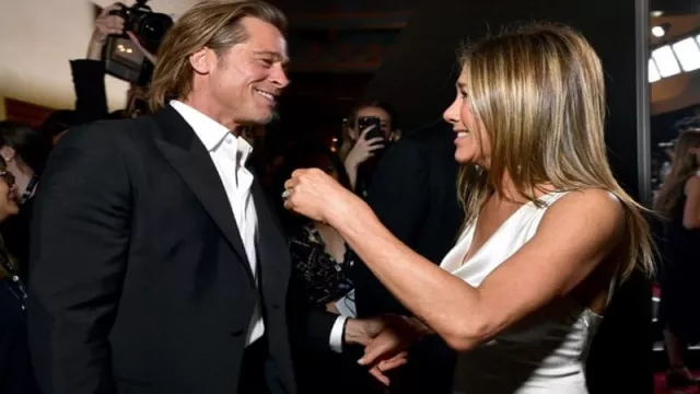 Jennifer Aniston & Brad Pitt Saling Pandang, Netizen: Cie, Balik - GenPI.co