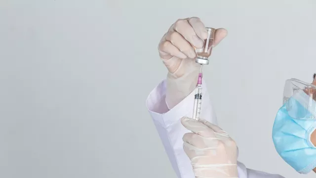 5 Mitos Menyesatkan Seputar Vaksin, Masyarakat Harus Tahu - GenPI.co