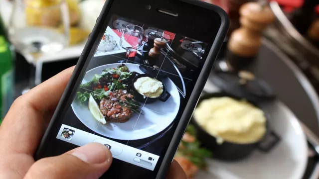 Foto Makanan agar Tampak Kece di Instagram, Nih Caranya! - GenPI.co