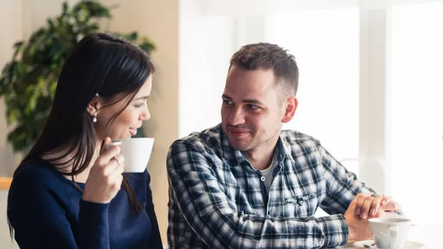 Gimana Sih Cara Jaga Hubungan Tetap Hangat Meski Sama-sama Sibuk? - GenPI.co