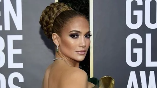 Penari Tanpa Busana Gugat Jennifer Lopez Rp 555 Miliar - GenPI.co