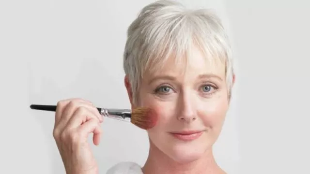 Ladies, Catat Kiat Makeup Cantik di Usia 40 Tahun, Bikin Pangling - GenPI.co