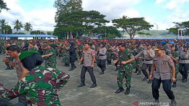 Seru, Panglima TNI dan Kapolri Gaul Joget Bareng - GenPI.co