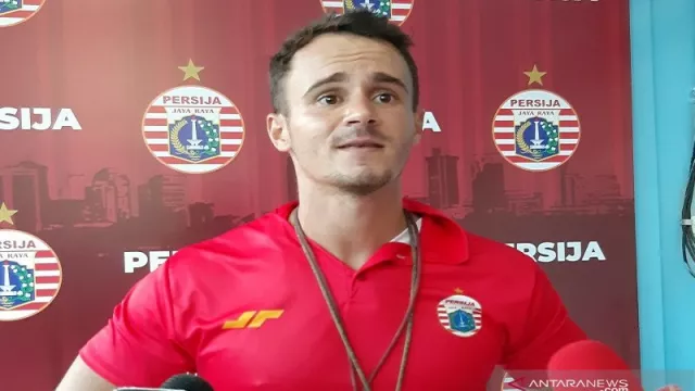 Pelatih Sergio Farias Terus Genjot Pemain Persija - GenPI.co