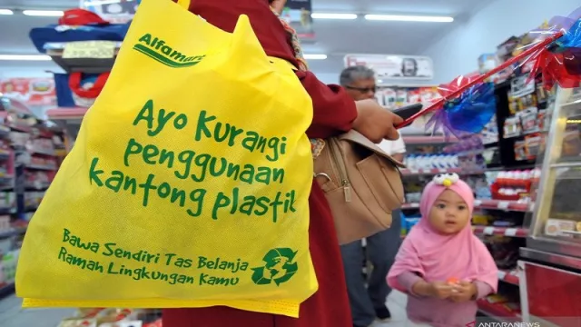 Penggunaan Kantong Plastik Dilarang di Jakarta Mulai Juli 2020 - GenPI.co