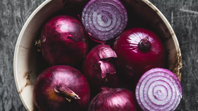 Cara Menyimpan Bawang Merah Agar Tak Cepat Busuk - GenPI.co Cara Menyimpan Bawang Merah Agar Tak Cepat Busuk - GenPI.co