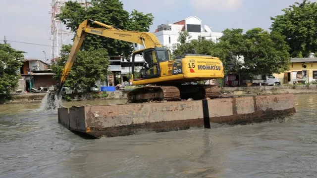 Antisipasi Banjir, Surabaya Normalisasi Sungai Kalimas - GenPI.co