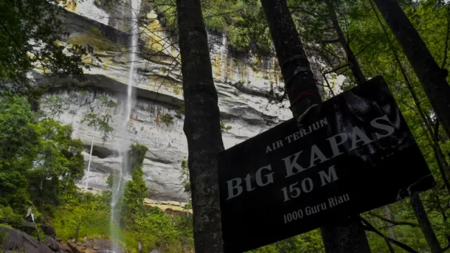 Air Terjun Batang Kapas, Destinasi untuk Petualang Bermental Baja - GenPI.co