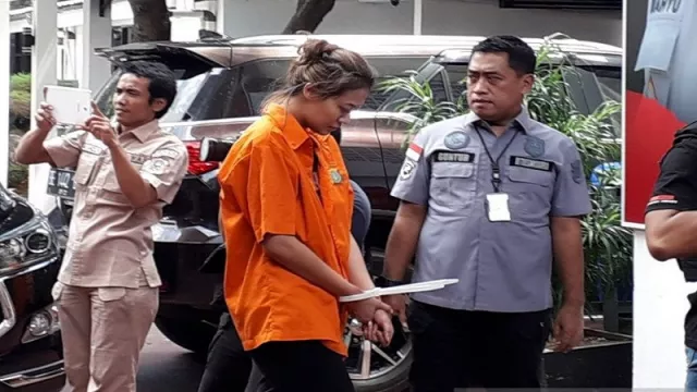 Pemain Film Air Terjun Pengantin Ditangkap Polisi Pakai Kokain - GenPI.co