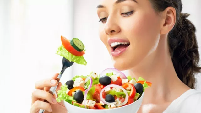 Diet Sederhana dan Tak Menimbulkan Sakit, Coba 3 Makanan Ini - GenPI.co Diet Sederhana dan Tak Menimbulkan Sakit, Coba 3 Makanan Ini - GenPI.co