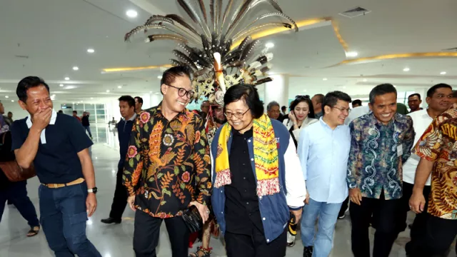 HPN 2020: Auri Jaya Sambut Menteri Siti, Foto Bareng Wanita Api - GenPI.co