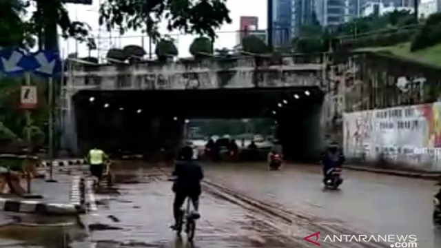 Dinding Jebol Penyebab Banjir di Terowongan Cawang - GenPI.co