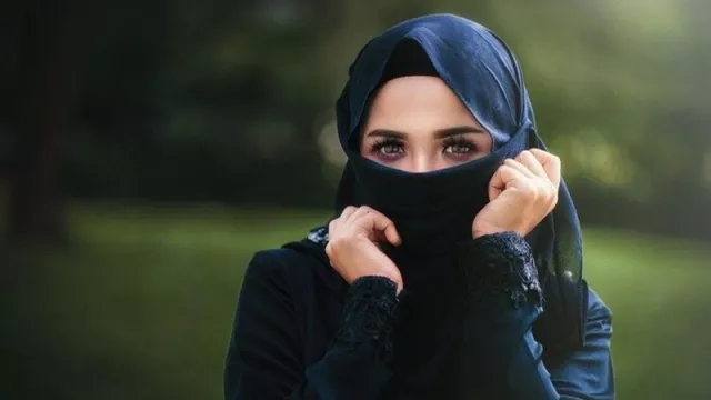 Gerah Pakai Jilbab, Ikuti 3 Cara Sederhana Ini - GenPI.co