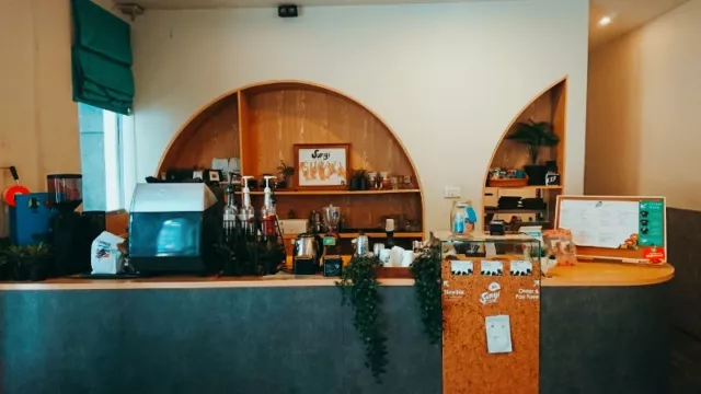 Menikmati Es Kopi Susu, Racikan Para Difabel - GenPI.co Menikmati Es Kopi Susu, Racikan Para Difabel - GenPI.co